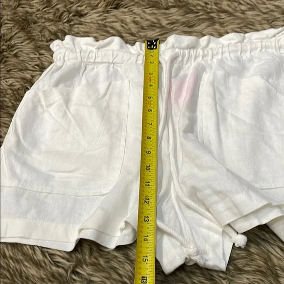 Universal Thread White Cargo Shorts Relaxed Fit - Picture 5 of 5